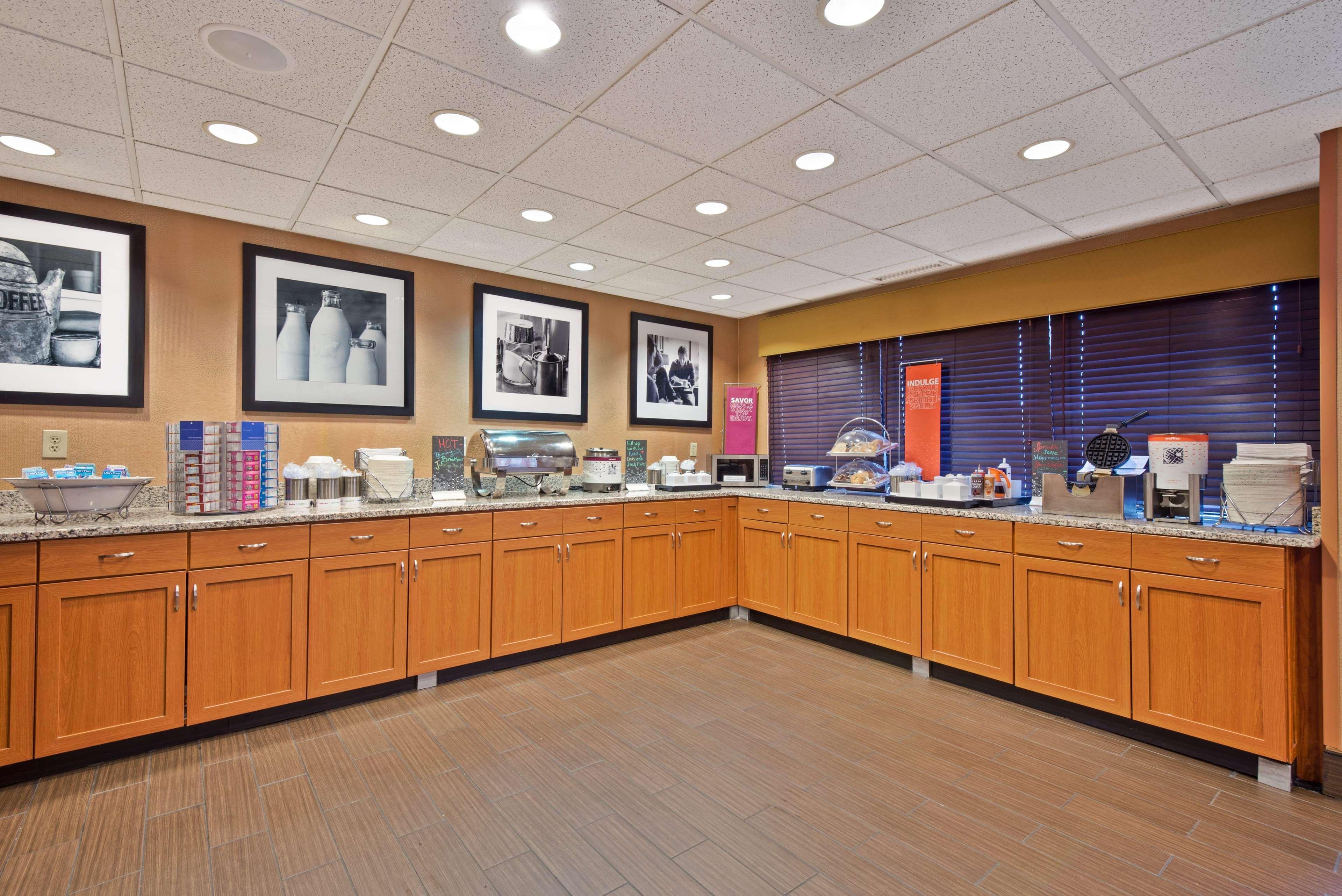Hampton Inn Winfield Teays Valley Exterior foto